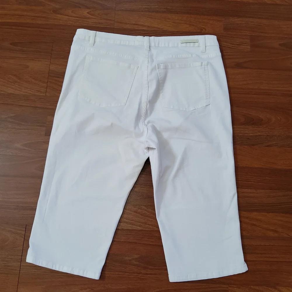 New Soft Surroundings White Capri Bermuda Jean Shorts Pants Size 18 - Picture 3 of 7